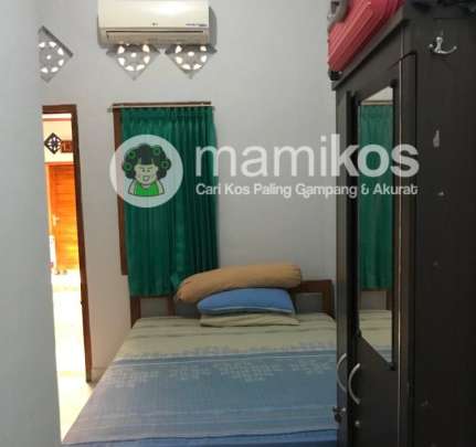 Room with a bed and a desk