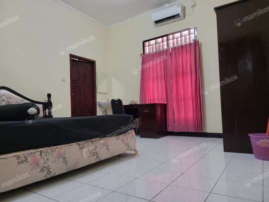 Room with a bed and a desk